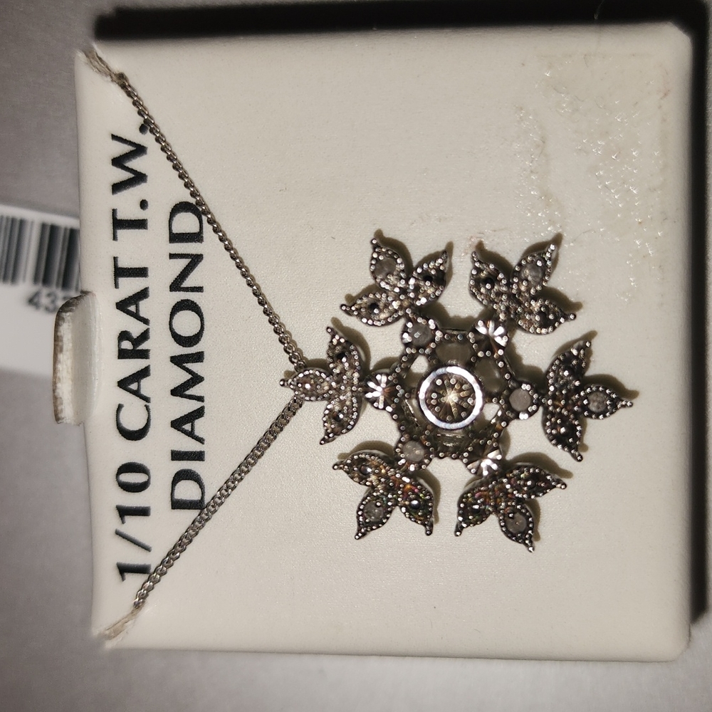 1/10 Carat T.W. Diamond Snowflake necklace - Diamond Holiday Collection